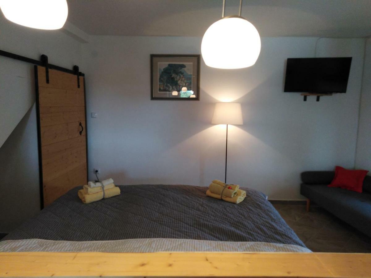 Studio Apartmani Sverko Punat Esterno foto